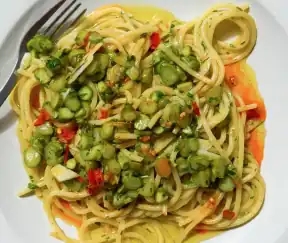 Spaghetti With Asparagus Garlic and Chilli